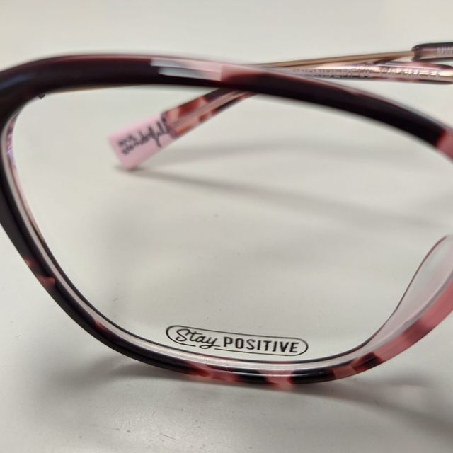 Óptica Sienna gafas con montura negra y rosa